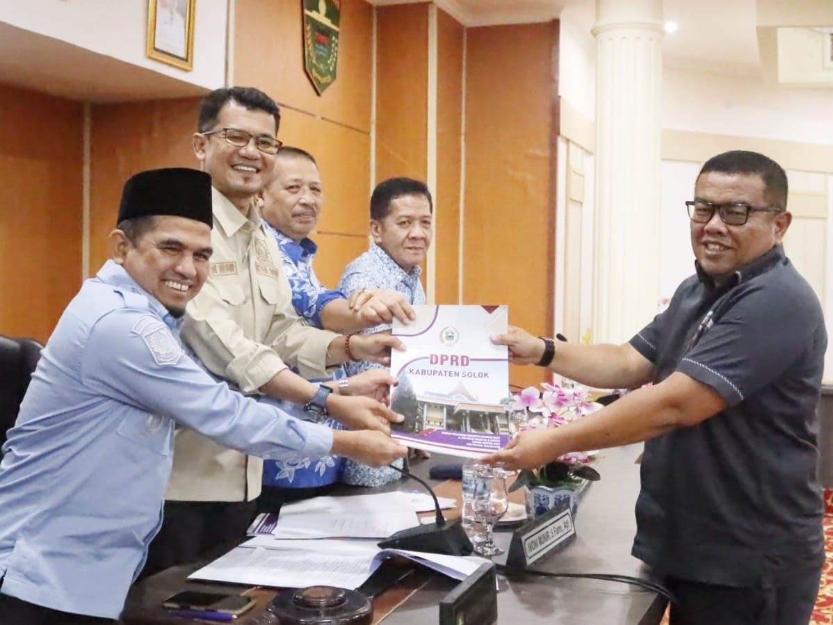 DPRD Kabupaten Solok Gelar Dua Rapat Paripurna: Penyampaian Laporan Reses dan Pembukaan Masa Sidang III
