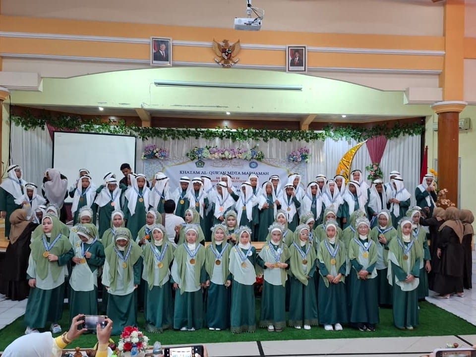 58 Orang Santri MDTA Marhamah Kota Padang Ikuti Khatam Al-Qur’an Tahun 2026